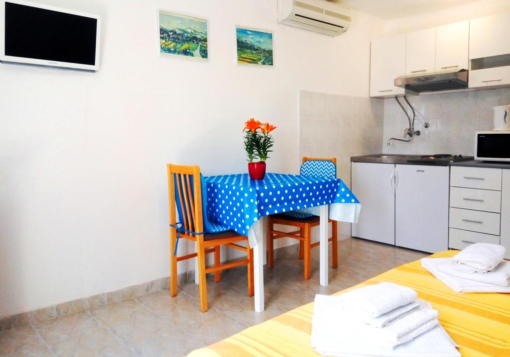 Guest House Kate มลินี ภายนอก รูปภาพ