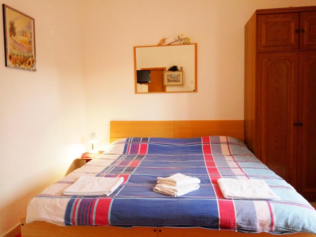 Guest House Kate มลินี ภายนอก รูปภาพ